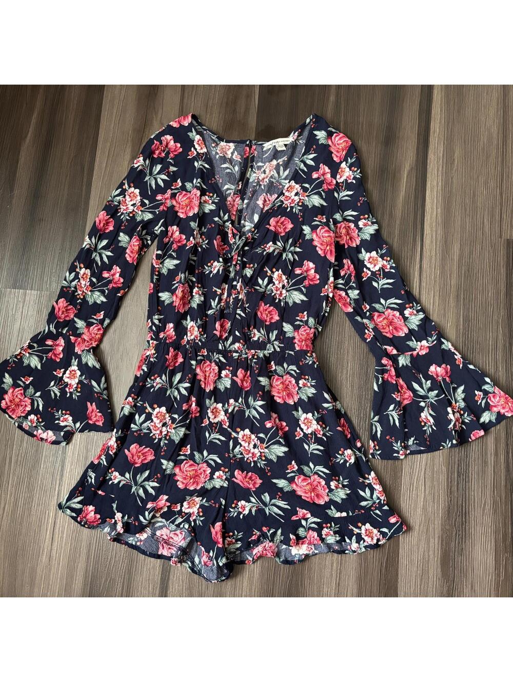 American Eagle Romper Boho Floral Print Shorts Women's Size Small Bell Sleeves
